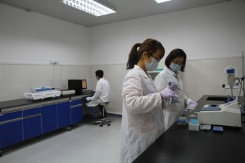 参观濮阳中天华康亲子鉴定中心实验室 29